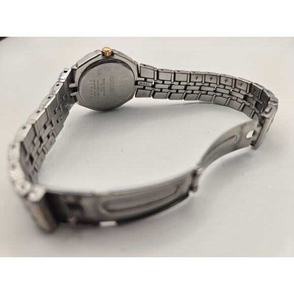 Seiko 7N82-0AT0 Quartz Date Watch